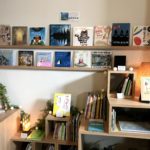 石垣島離島ターミナルから徒歩3分。ホテルエメラルドアイルの『オトナのエホン』コーナーが熱い